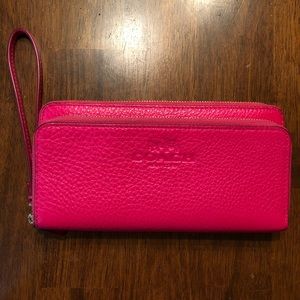 Coach wristlet wallet